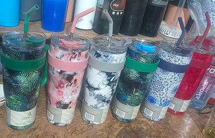 insulated tumbler, stainless steel tumbler, vacuum tumbler, travel cup, reusable water bottle, hot and cold drinks, portable tumbler
